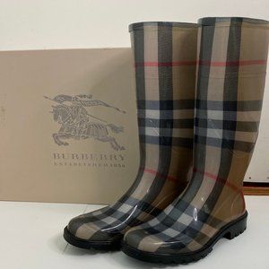 Burberry Rain boots (Authentic)